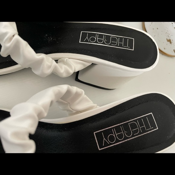 Therapy sandals with block heel white size 7 - Picture 8 of 8